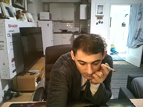 Snapshot of mihaimichael chatting on 10/18/25, 12:06 mihaimichael online show from 10/18/25, 12:06