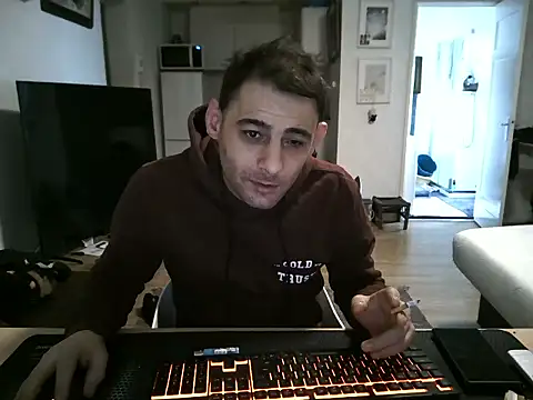 Snapshot of mihaimichael chatting on 03/31/26, 01:55 mihaimichael online show from 03/31/26, 01:55