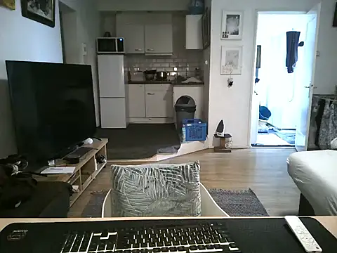 Snapshot of mihaimichael chatting on 04/03/26, 12:14 mihaimichael online show from 04/03/26, 12:14