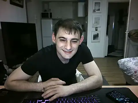 Snapshot of mihaimichael chatting on 04/11/26, 11:31 mihaimichael online show from 04/11/26, 11:31