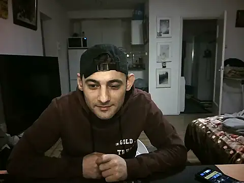 Snapshot of mihaimichael chatting on 04/15/26, 01:01 mihaimichael online show from 04/15/26, 01:01