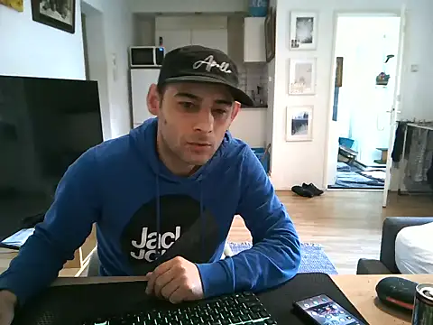 Snapshot of mihaimichael chatting on 04/20/26, 01:14 mihaimichael online show from 04/20/26, 01:14
