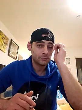Snapshot of mihaimichael chatting on 04/21/26, 01:42 mihaimichael online show from 04/21/26, 01:42