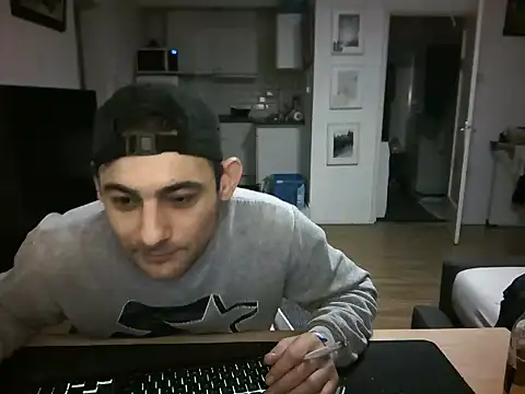 Snapshot of mihaimichael chatting on 04/30/26, 08:57 mihaimichael online show from 04/30/26, 08:57