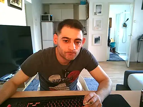 Snapshot of mihaimichael chatting on 05/01/26, 03:49 mihaimichael online show from 05/01/26, 03:49