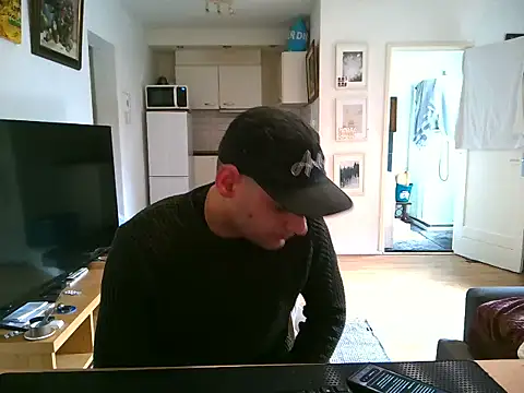Snapshot of mihaimichael chatting on 05/04/26, 08:32 mihaimichael online show from 05/04/26, 08:32