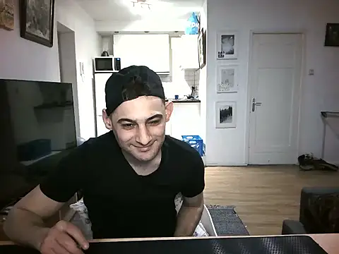 Snapshot of mihaimichael chatting on 05/04/26, 08:38 mihaimichael online show from 05/04/26, 08:38