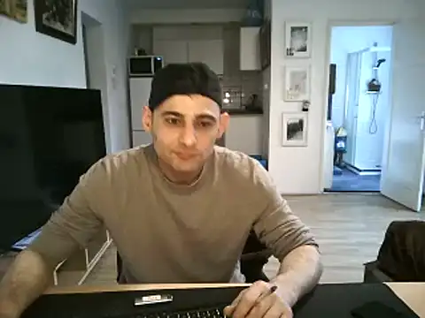 Snapshot of mihaimichael chatting on 05/10/26, 06:13 mihaimichael online show from 05/10/26, 06:13