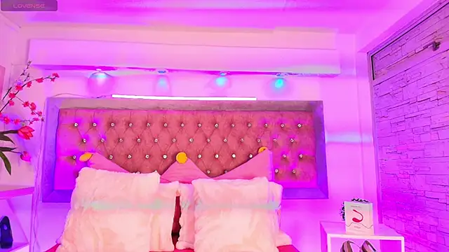 Tayzon Foxxx online show from 10/10/25, 01:21