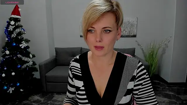 Julia Wilsone online show from 12/29/24, 04:30