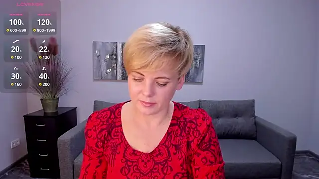 Julia Wilsone online show from 01/12/25, 01:37