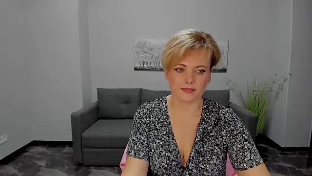 Julia Wilsone online show from 01/28/25, 09:51