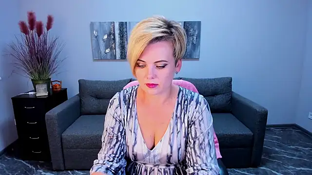 Julia Wilsone online show from 09/13/25, 11:32