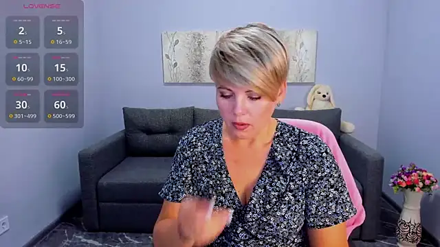 Julia Wilsone online show from 10/01/25, 05:46