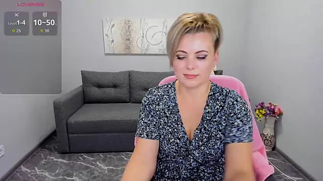 Julia Wilsone online show from 11/24/25, 01:22