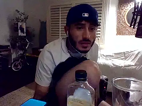 Snapshot of tengocanicas chatting on 12/18/24, 12:18 tengocanicas online show from 12/18/24, 12:18