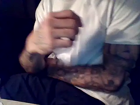 Snapshot of tengocanicas chatting on 10/15/25, 08:47 tengocanicas online show from 10/15/25, 08:47