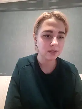 Snapshot of Gussie_Bridie chatting on 12/17/24, 01:27 Gussie Bridie online show from 12/17/24, 01:27