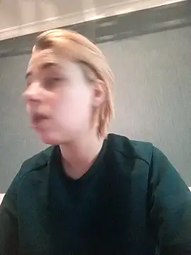 Snapshot of Gussie_Bridie chatting on 12/18/24, 01:12 Gussie Bridie online show from 12/18/24, 01:12
