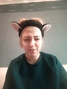Snapshot of Gussie_Bridie chatting on 12/19/24, 10:24 Gussie Bridie online show from 12/19/24, 10:24