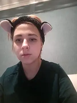 Snapshot of Gussie_Bridie chatting on 12/19/24, 01:51 Gussie Bridie online show from 12/19/24, 01:51