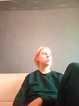 Snapshot of Gussie_Bridie chatting on 01/16/25, 09:16 Gussie Bridie online show from 01/16/25, 09:16