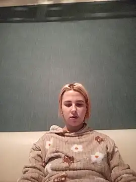 Snapshot of Gussie_Bridie chatting on 02/18/25, 02:16 Gussie Bridie online show from 02/18/25, 02:16