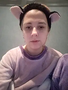 Snapshot of Gussie_Bridie chatting on 03/02/25, 02:43 Gussie Bridie online show from 03/02/25, 02:43