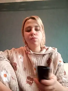 Snapshot of Gussie_Bridie chatting on 03/03/25, 06:37 Gussie Bridie online show from 03/03/25, 06:37