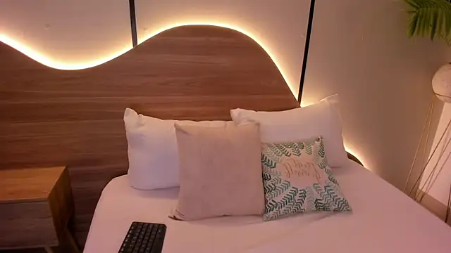 nicky peyton online show from 12/20/25, 02:40