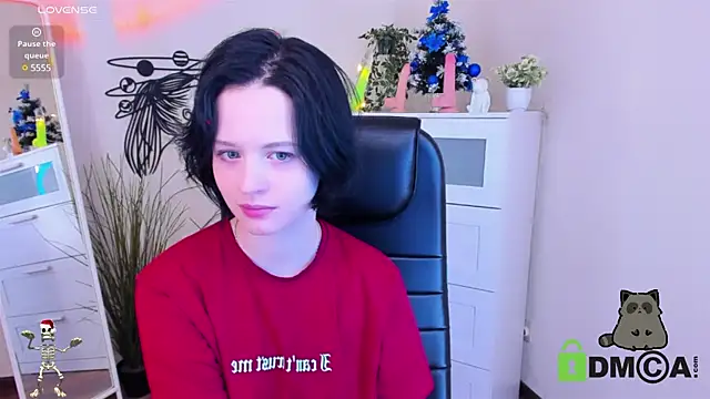 Snapshot of Alina_Mills chatting on 12/17/24, 10:44 Alina Mills online show from 12/17/24, 10:44