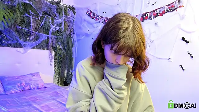 Snapshot of Alina_Mills chatting on 10/28/25, 08:29 Alina Mills online show from 10/28/25, 08:29