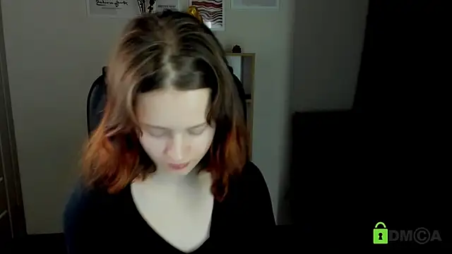 Snapshot of Alina_Mills chatting on 12/04/25, 10:02 Alina Mills online show from 12/04/25, 10:02