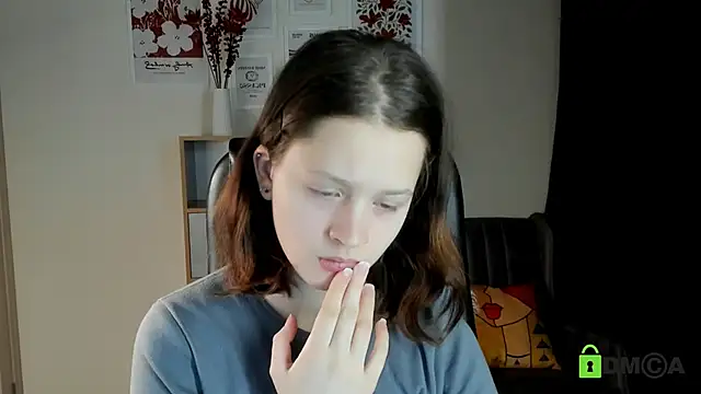 Snapshot of Alina_Mills chatting on 12/05/25, 08:34 Alina Mills online show from 12/05/25, 08:34