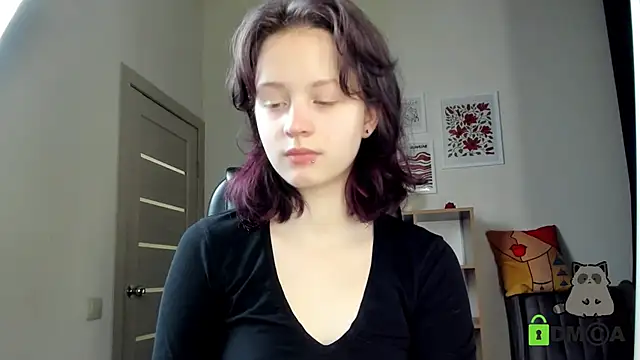 Snapshot of Alina_Mills chatting on 12/15/25, 08:07 Alina Mills online show from 12/15/25, 08:07