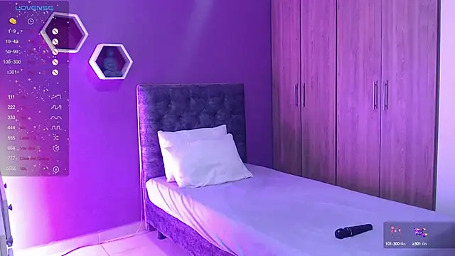 Snapshot of Medelynevans1 chatting on 01/12/25, 07:10 Medelynevans1 online show from 01/12/25, 07:10