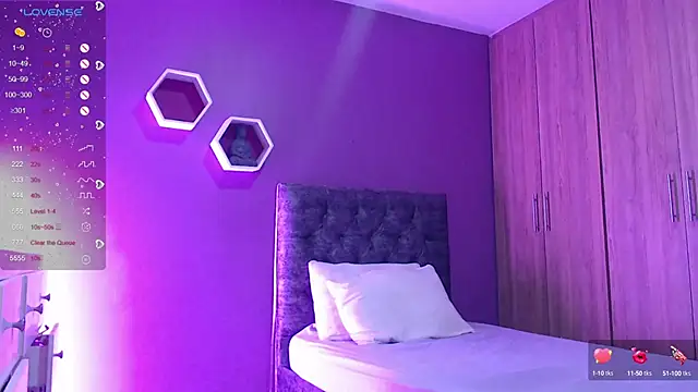 Snapshot of Medelynevans1 chatting on 01/15/25, 10:24 Medelynevans1 online show from 01/15/25, 10:24