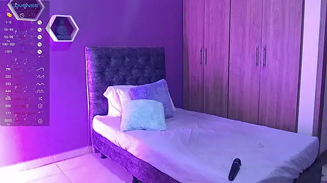 Snapshot of Medelynevans1 chatting on 02/26/25, 03:52 Medelynevans1 online show from 02/26/25, 03:52