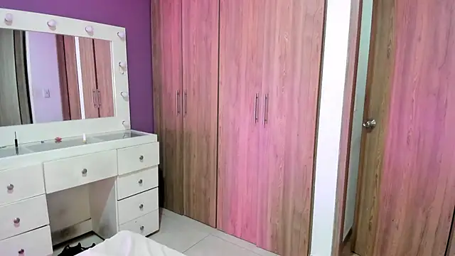 Snapshot of Medelynevans1 chatting on 10/13/25, 08:42 Medelynevans1 online show from 10/13/25, 08:42