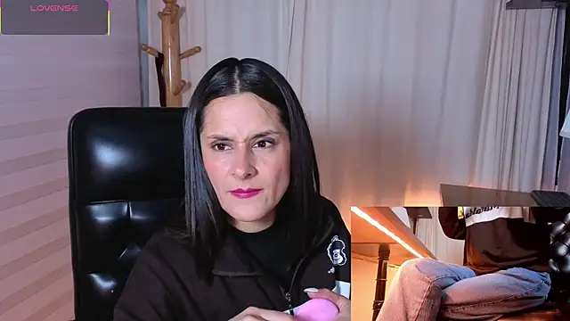 Alice milf  online show from 10/28/25, 11:03