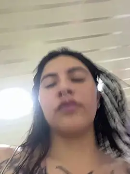 Snapshot of _luna_torres chatting on 05/04/26, 12:23 luna torres online show from 05/04/26, 12:23