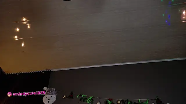 Snapshot of melody_cute10 chatting on 12/31/24, 10:45 melody cute10 online show from 12/31/24, 10:45