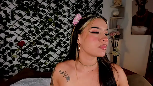 Snapshot of melody_cute10 chatting on 02/17/25, 04:48 melody cute10 online show from 02/17/25, 04:48