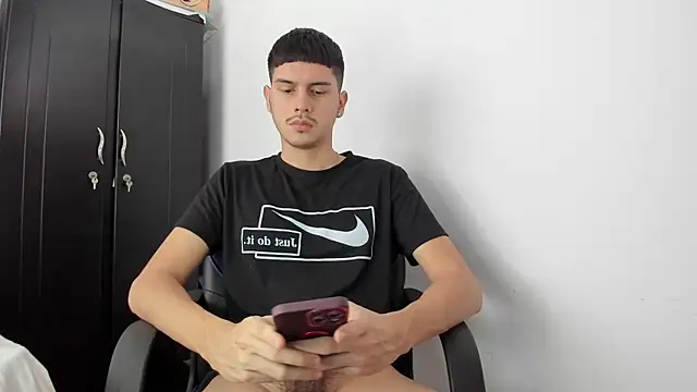 Snapshot of SonSett chatting on 10/18/25, 02:29 SonSett online show from 10/18/25, 02:29