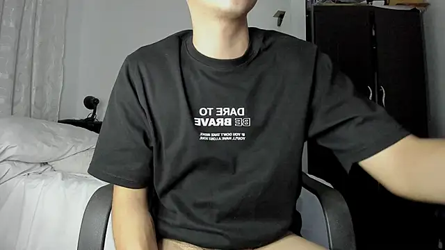 Snapshot of SonSett chatting on 12/20/25, 03:46 SonSett online show from 12/20/25, 03:46