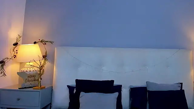 SaraaJhonsonn online show from 12/01/25, 04:01