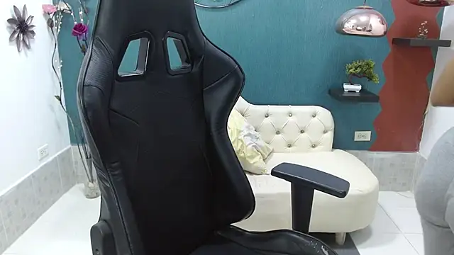 Snapshot of Melikasweetz chatting on 02/14/25, 05:46 Melikasweetz online show from 02/14/25, 05:46