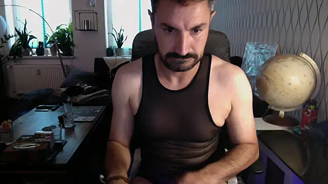 Snapshot of tomz0819 chatting on 07/06/26, 12:24 tomz0819 online show from 07/06/26, 12:24