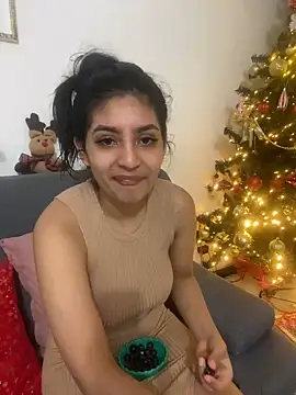 cloe small online show from 12/04/24, 02:42
