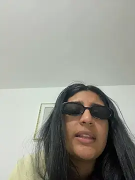 cloe small online show from 12/10/24, 12:39